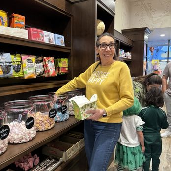 AusSam Candy - Vickie filling up her special box of candy at AusSum Candy! - Candy Stores Near Me - Los Angeles, California