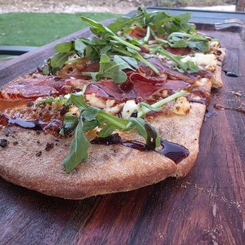 Twine Bulverde - Fig and prosciutto flatbread - Wine Bars Near Me - Bulverde, Texas