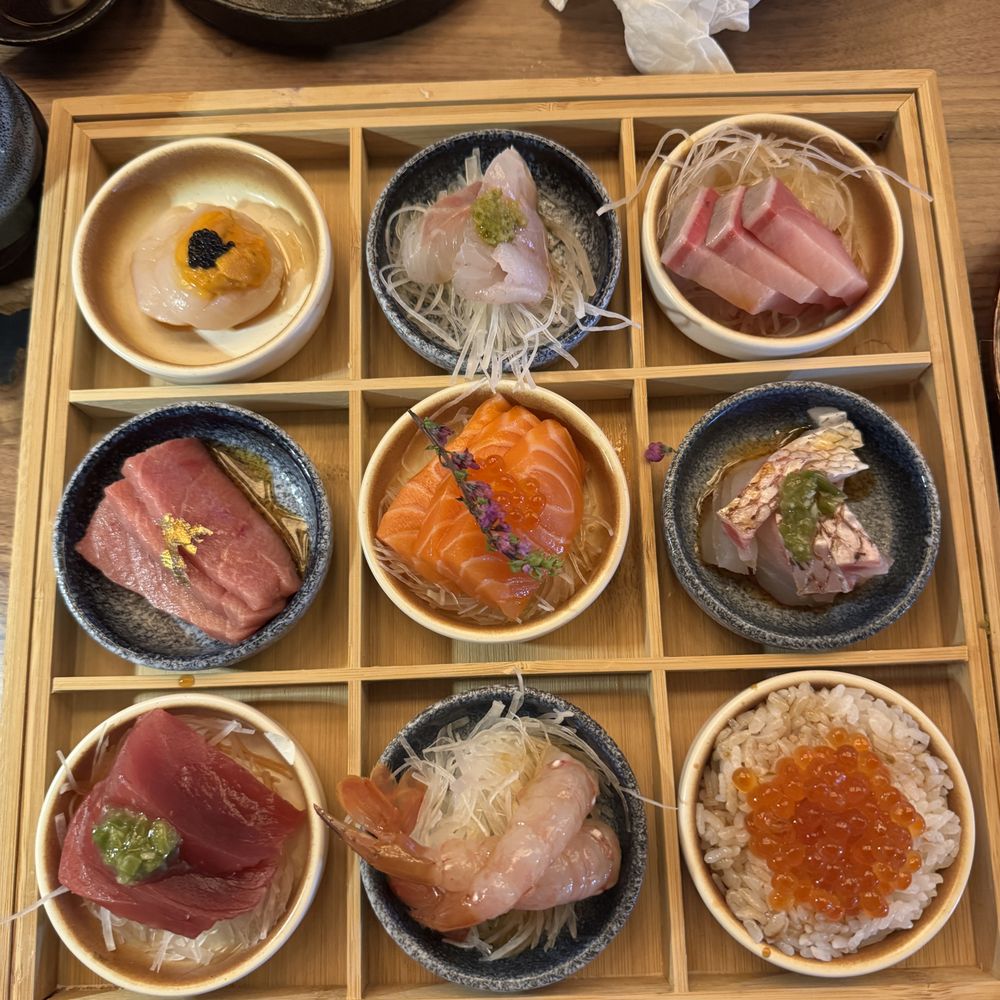 Omakase Sashimi Box Omakase Sashimi Box