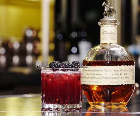 Nola's Bar & Lounge by null
