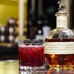 Nola’s Bar & Lounge