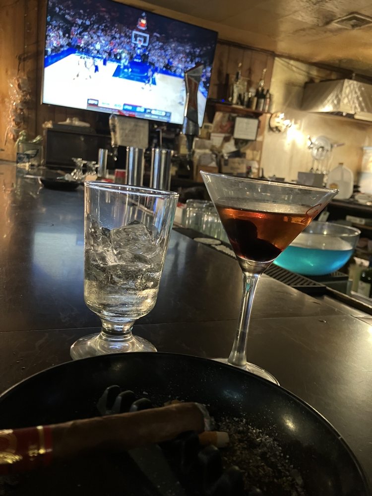Alex's Tavern Image