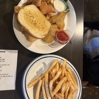 Doogers Seafood & Grill - Admiral Platter - Seafood Near Me - Seaside, Oregon
