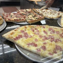Mario's Famous Pizza - Ham & pineapple