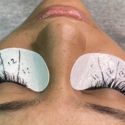 Roxy Beauty - Eyelash extensions