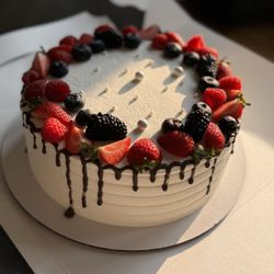 Kiss Cake - Fresh fruit cream cake