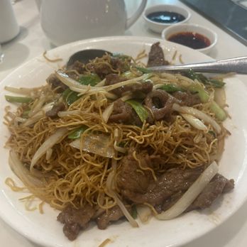 MingHin Cuisine - Stir fried Beef Stir-Fried Chow Mein Noodles w/ Beef - Dim Sum Near Me - Chicago, Illinois MingHin Cuisine - Stir fried Beef Stir-Fried Chow Mein Noodles w/ Beef - Dim Sum Near Me - Chicago, Illinois