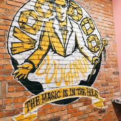 Voodoo Doughnut - Decor