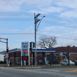 Exterior photo of Mobil - Niles, Illinois Exterior photo of Mobil - Niles, Illinois