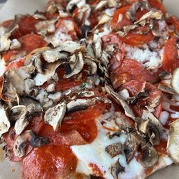 Gluten free BYO with mushrooms and pepperoni Gluten free BYO with mushrooms and pepperoni