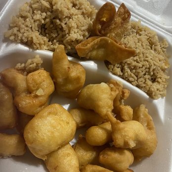 Golden Eggroll - Chinese Near Me - Blue Springs, Missouri Golden Eggroll - Chinese Near Me - Blue Springs, Missouri