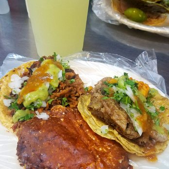 Tacos San Juan - 1 de al pastor. 1 de tropas. 1 volcán de chorizo. - Tacos Near Me - León, GUA