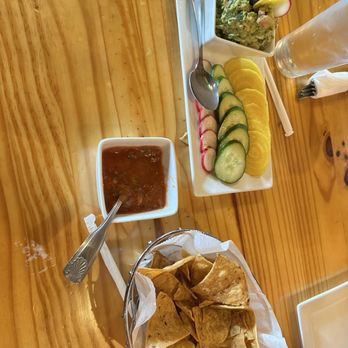 Fogon Contemporanean Kitchen - Fresh chips and Guacamole - Mexican Near Me - Matteson, Illinois