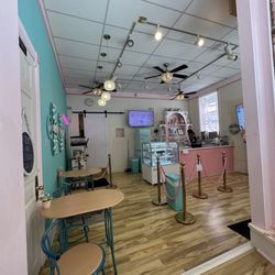 Ma’s Crepes And Cakes - Inside this cute little cafe!
