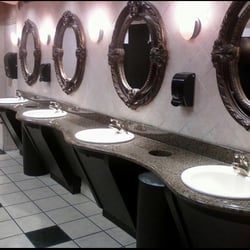 Git'N Go Market - Seriously nice restroom