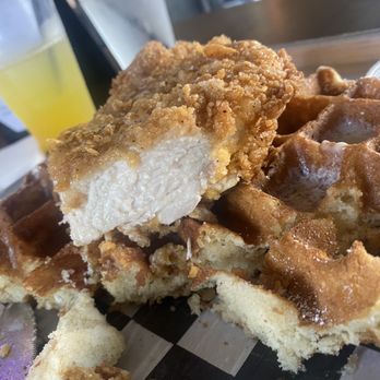 Velvet Oak Tavern - Chicken and Waffles - Pubs Near Me - Houston, Texas Velvet Oak Tavern - Chicken and Waffles - Pubs Near Me - Houston, Texas