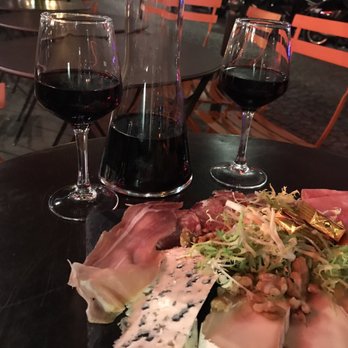 Le Chinon - Bars Near Me - Paris, 75