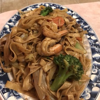 Pho 777 - Mi Xao Mem (Stir Fried Noodles Soft with Shrimp, Beef, Chicken and Broccoli) - Vietnamese Near Me - Reno, Nevada Pho 777 - Mi Xao Mem (Stir Fried Noodles Soft with Shrimp, Beef, Chicken and Broccoli) - Vietnamese Near Me - Reno, Nevada