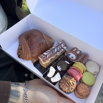 ID-Eclair - Macarons Chocolate Croissant - Bakeries Near Me - Pasadena, California