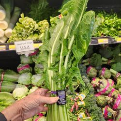 Star Market - Giant organic dandelion greens