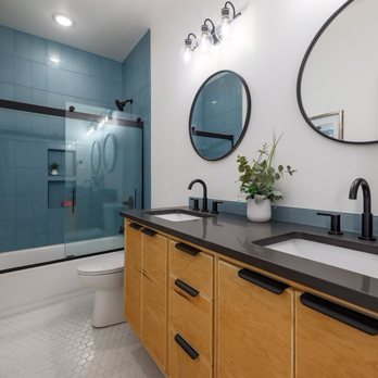 Kerry Redding - Broker - Bathroom - Real Estate Agents Near Me - Cedar Park, Texas Kerry Redding - Broker - Bathroom - Real Estate Agents Near Me - Cedar Park, Texas