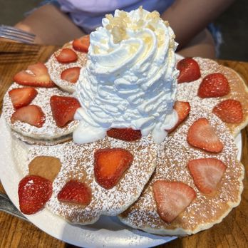 Eggs 'n Things Ko Olina - Strawberry Whipped Cream Pancakes - American Near Me - Kapolei, Hawaii