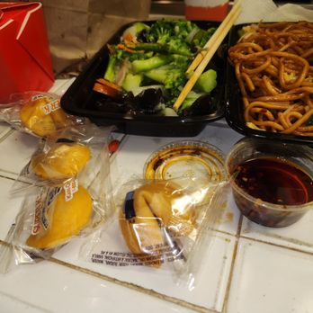 China Bros - Fortune cookies chili oil white rice veggies chowmein very fresh,and mixed vegetables. - Chinese Near Me - Eastvale, California