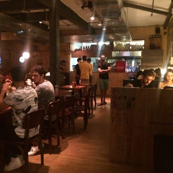 burger joint - A foto mostra todo o espaço. Apesar de pequeno é bem agradável. - Burgers Near Me - São Paulo, SP burger joint - A foto mostra todo o espaço. Apesar de pequeno é bem agradável. - Burgers Near Me - São Paulo, SP