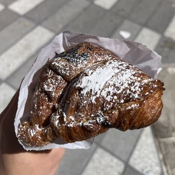 Arsicault - Blackberry almond hazelnut croissant - Bakeries Near Me - San Francisco, California Arsicault - Blackberry almond hazelnut croissant - Bakeries Near Me - San Francisco, California