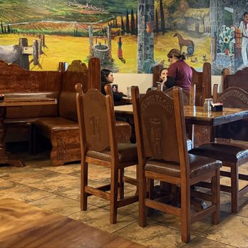 El Guayacan Mexican Restaurant - warm atmosphere, great booths for parties of four, bigger tables for parties of "more" - Mexican Near Me - Chico, California El Guayacan Mexican Restaurant - warm atmosphere, great booths for parties of four, bigger tables for parties of "more" - Mexican Near Me - Chico, California