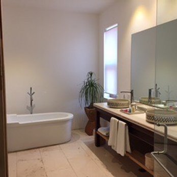 Casareyna - Master suite bathroom - Hotels Near Me - Puebla, PUE