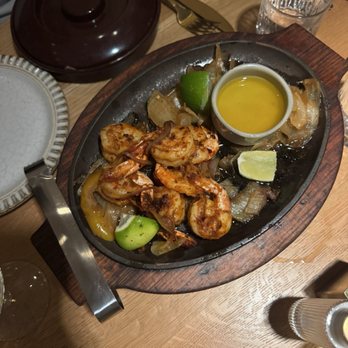 VERDAD True Modern Mexican - Garlic Shrimp Fajitas - Mexican Near Me - Austin, Texas VERDAD True Modern Mexican - Garlic Shrimp Fajitas - Mexican Near Me - Austin, Texas