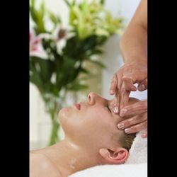 Lighthouse Spa - Face Massage