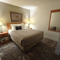Jasper Inn & Suites - Bedroom in sub basement room