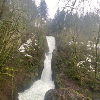 Bridal Veil Falls - Waterfall - Hiking Near Me - Corbett, Oregon Bridal Veil Falls - Waterfall - Hiking Near Me - Corbett, Oregon