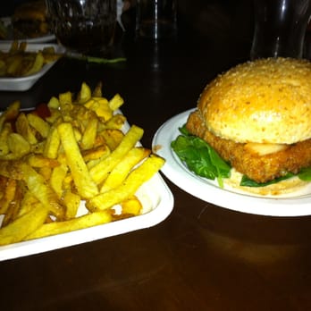 Sebright Arms - Lucky Chip Veggie Burger and Chips - Pubs Near Me - London, XGL