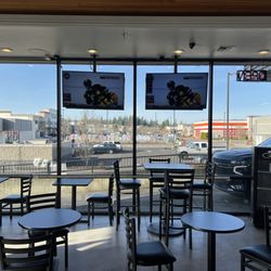 Gravity Coffee - Plenty of tv screens to enjoy coffee or refresher and watch the sport of the day.