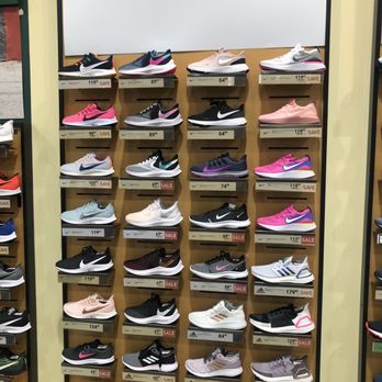 DICK'S Sporting Goods - Sports Wear Near Me - Birmingham, Alabama