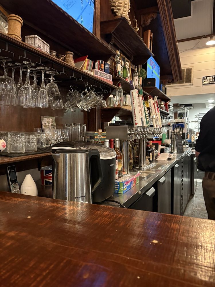 The Wig and Gavel Public House Logo