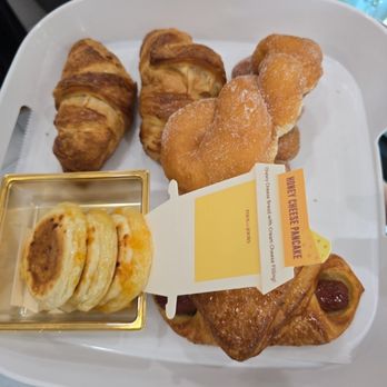 Tous Les Jours - Bakeries Near Me - Winter Park, Florida Tous Les Jours - Bakeries Near Me - Winter Park, Florida