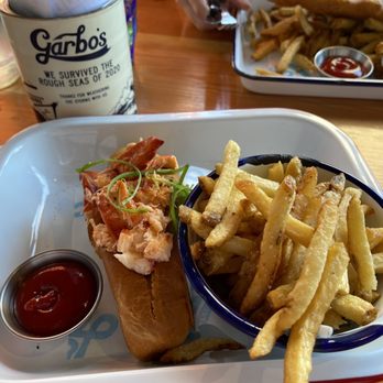 Garbo’s - Connecticut Lobster Roll - Seafood Near Me - Austin, Texas