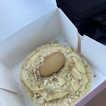 Crumbl - Carson - Bakeries Near Me - Carson, California