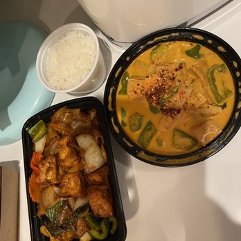 Klom Klorm - Drunken noodle tofu and Thai Red Curry with Tofu - Thai Near Me - Brooklyn, New York Klom Klorm - Drunken noodle tofu and Thai Red Curry with Tofu - Thai Near Me - Brooklyn, New York