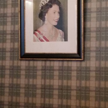 Six Pence Pub - the Queen of England - Pubs Near Me - Savannah, Georgia