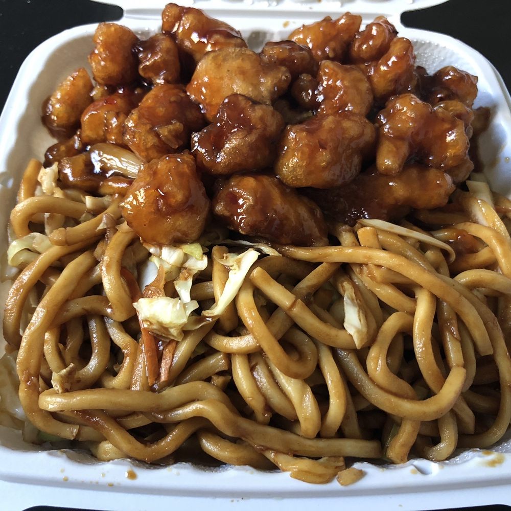 Uncle Wong's Restaurant - General Tso's Chicken Lunch special sub chow mein (extra $ worth it) - Szechuan Near Me - El Cerrito, California Uncle Wong's Restaurant - General Tso's Chicken Lunch special sub chow mein (extra $ worth it) - Szechuan Near Me - El Cerrito, California