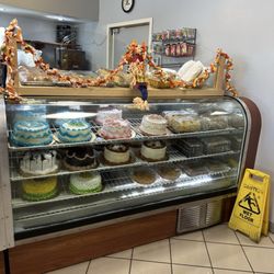 Holiday Bakery - Cakes