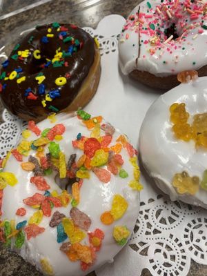 Sara's Bakery - featuring Tipsy Pies by null