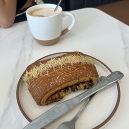 pistachio latte and the pistachio Dubai pastry