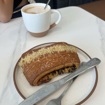 Parfait Paris - pistachio latte and the pistachio Dubai pastry - Bakeries Near Me - La Jolla, California