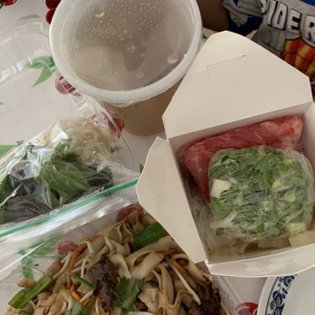 Pho Craze - Large pho with rare steak and tendon - Vietnamese Near Me - Pinole, California